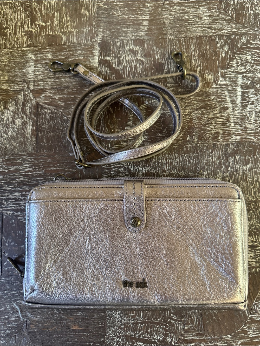 The Sak Leather Metallic Gold / Silver Crossbody Wallet Purse